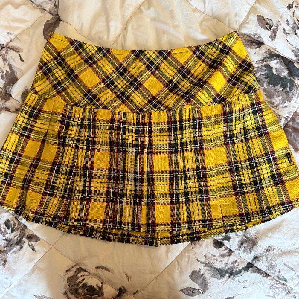 Tripp NYC size large yellow plaid pleated skirt